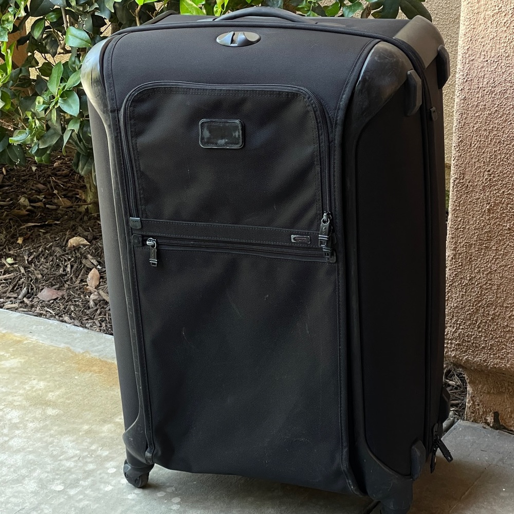Tumi Alpha 2 LargeTrip 4 Wheel Suitcase 28527DH